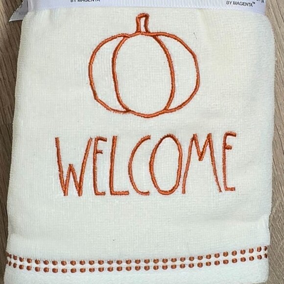 NWT Rae Dunn Pumpkin Welcome Hand Towels - Set of 2 - Picture 2 of 2